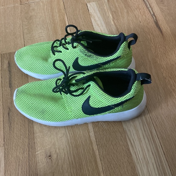 Nike shoes - Picture 2 of 2